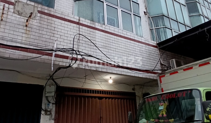 4-STORY SHOPHOUSE IN A COMMERCIAL & STRATEGIC LOCATION ON PRINCE JAYAKARTA