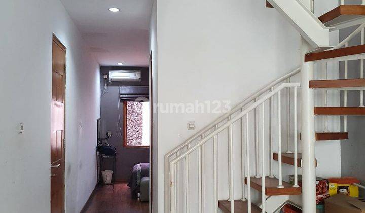 Rumah 3 Lantai Kayu Putih Bagus Semi Furnished 3