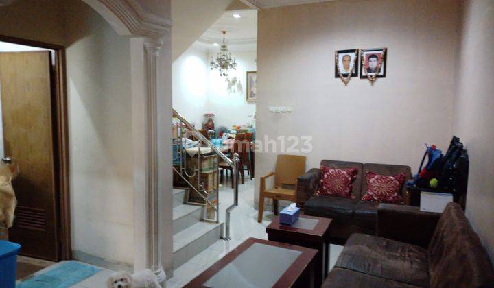 Rumah Sunter Hijau 3 Lantai Furnished Bagus 2