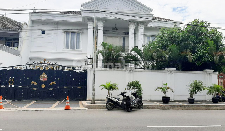Rumah Mewah di Pinggir Jalan Raya di Tebet Timur Dalam Rumah Mewah di Pinggir Jalan Raya di Tebet Timur Dalam