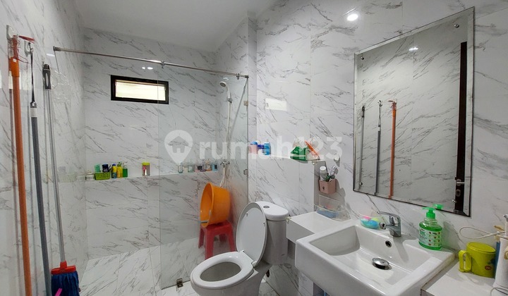 DIJUAL CEPAT  Rumah di Premier Riviera, Rawamangun. Full renovasi. Rapih 2
