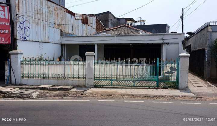 RUMAH TUA DI LOKASI KOMERSIL-STRATEGIS MERUYA UTARA RAYA