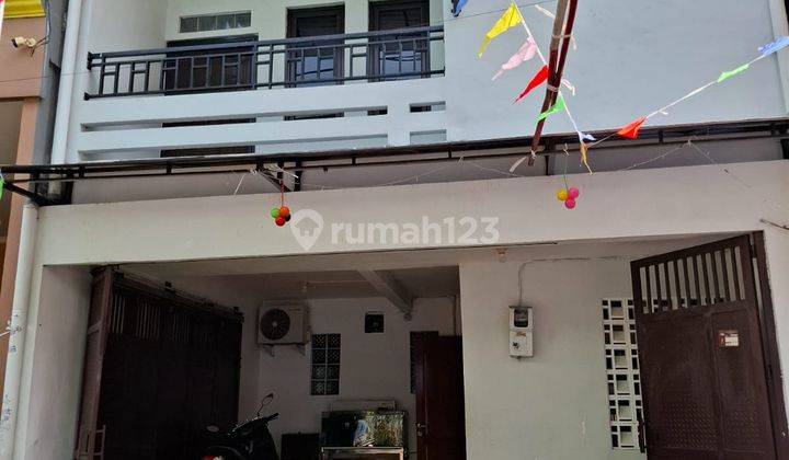 Rumah 2 Lantai di Jl. Kemayoran, Jakarta Pusat Semi Furnish Bagus 1