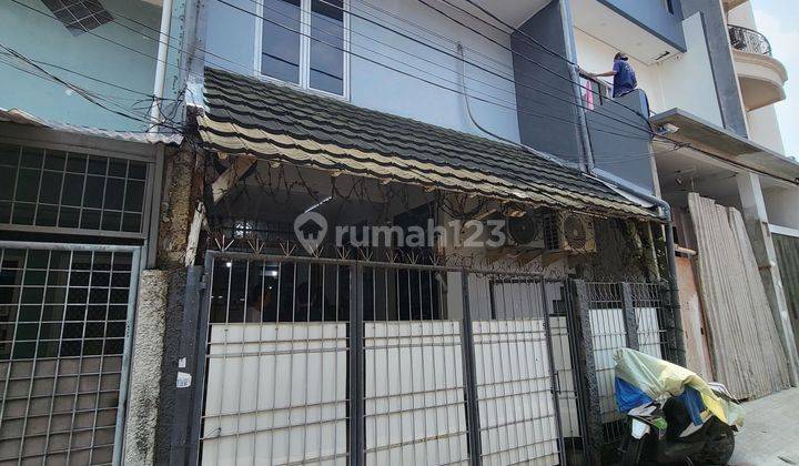 Rumah 3 Lantai di Tambora Jakarta Barat Bagus Siap Huni 1