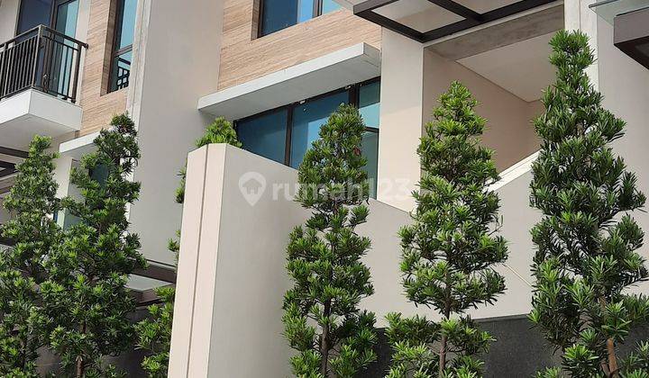 Rumah mewah design modern pas buat keluarga muda Jakarta Selatan 1