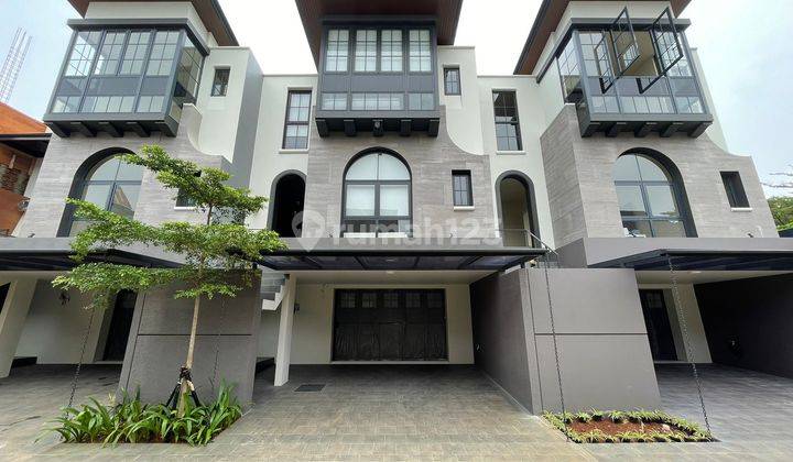 Rumah 3 lantai siap huni lokasi TB Simatupang JakSel  1