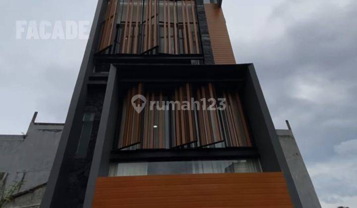 Rumah 3 Lt dan Rooftop dengan Infinity Pool di Mampang Jaksel 1