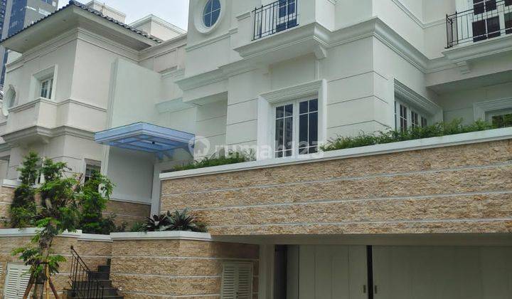 Rumah 3 Lantai Basement dan Rooftop Lokasi Premium Gandaria 2