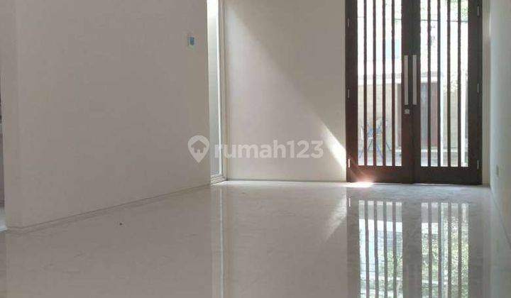 Rumah 2 Lantai Di Jl. Pangeran Cakabuana Dekat Area Perkantoran  10