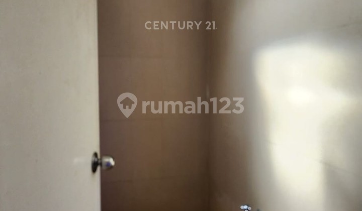 Ready-to-Occupy House in Metland Menteng Cakung Cluster, East Jakarta 2