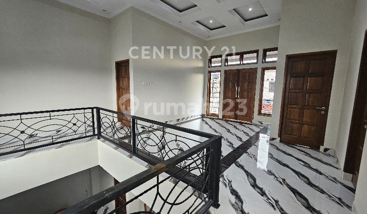 Rumah Pejaten Fresh Renovated 5 Menit Jalan Kaki ke Masjid