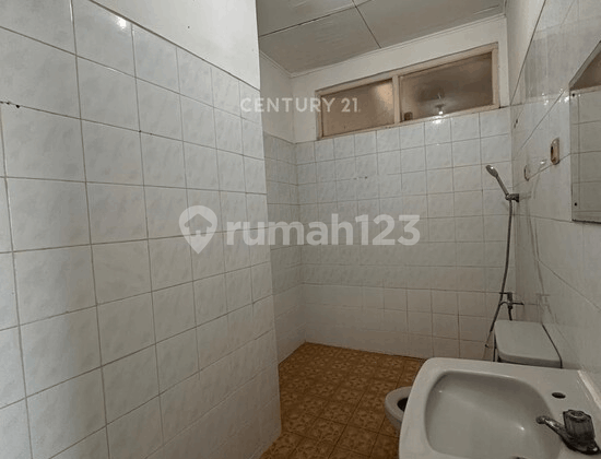 House Strategic Location in Taman Modern Cakung, East Jakarta 2