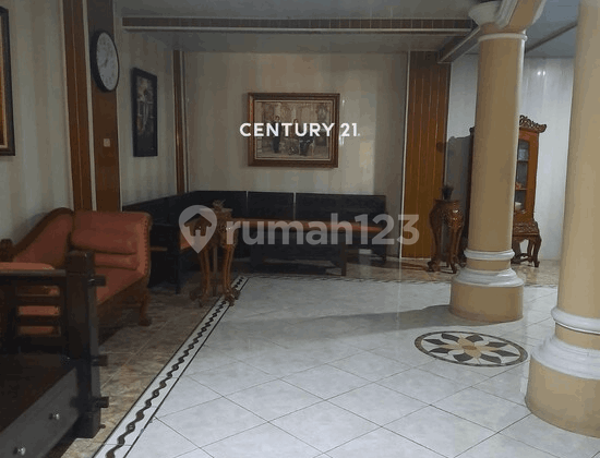 Classical Architecture Luxury House in Pondok Bambu, East Jakarta