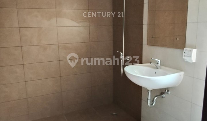 Rumah 2 Lantai Ada Taman di Summarecon Crown Gading Cluster Regia 2