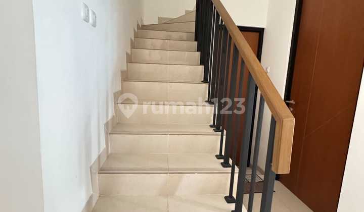 Dijual Rumah Brand New Attic Room Depan Taman di Cluster Metland Ujung Menteng Cakung Jakarta Timur 2