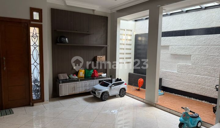 Dijual Rumah Hook Luas, Bagus Siap Huni 2,5 Lantai Strategis di Kemang Pratama 3 Bekasi Dijual Rumah Hook Luas, Bagus Siap Huni 2,5 Lantai Strategis di Kemang Pratama 3 Bekasi