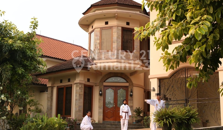 Rumah 2Lt Bagus Halaman Luas di Kemang Pratama. Bekasi