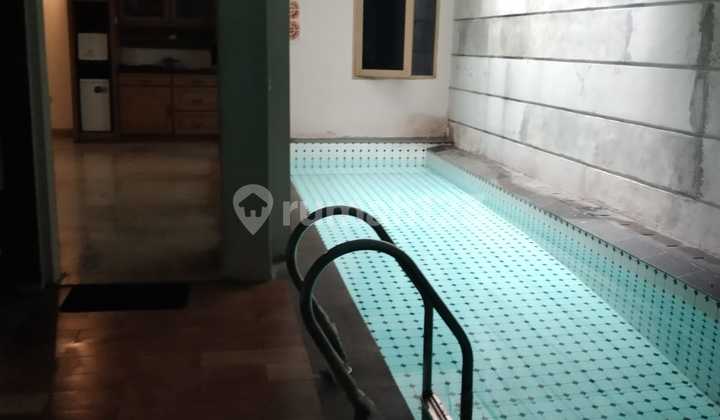 Rumah di Menteng Inti dengan Lingkungan Asri dan Kolam Renang 2