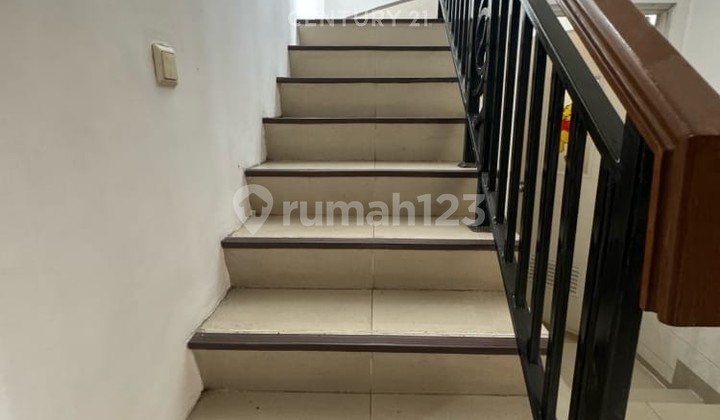 Rumah dengan Semi Furnished Siap Huni di Metland Menteng Cakung 2