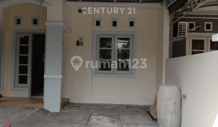 Comfortable House Facing the Garden at Metland Menteng, East Jakarta 2