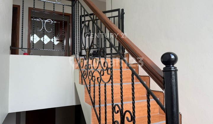 Nice and Spacious Hook House Ready to Occupy and Strategically Located in Kemang Pratama 2