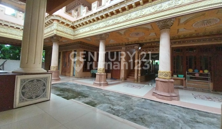 Bonus Land with 3-Story Building, Suitable for Islamic Boarding School, Warehouse, Beautiful Price