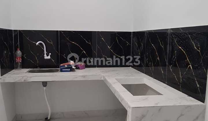 Rumah Lokasi Depan Siap Huni Bagus di Harapan Indah Bekasi 2