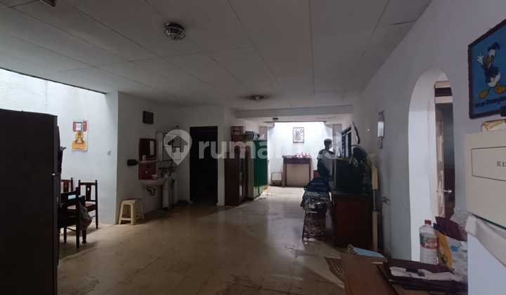 Rumah Luas Besar di Taman  Kota Dekat Mal Puri Indah Akses Halte Busway & Kereta 