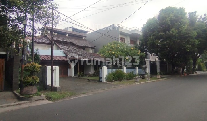 Rumah Cantik 2 Lt Ada Taman Luas Area Senopati Jakarta Selatan