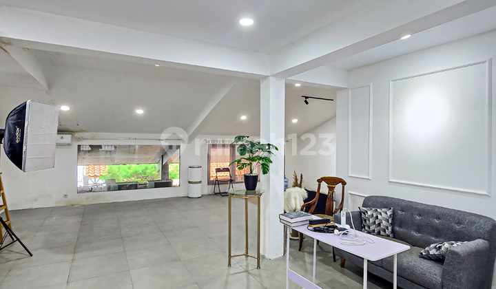 Rumah Kantor di Kemang Lokasi Bisnis Cocok untuk Usaha Siap Pakai
