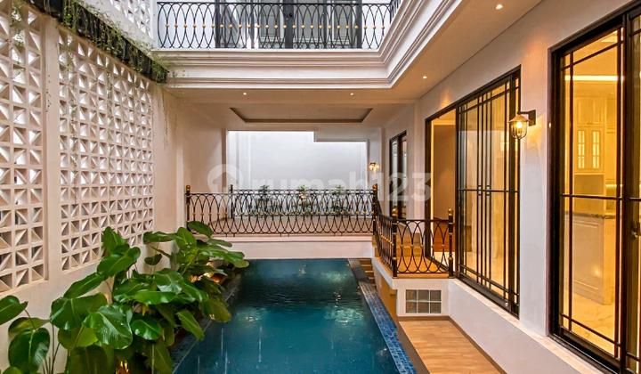 Rumah Mewah 4 Lantai Rooftop + S.Pool + Lift Space 1