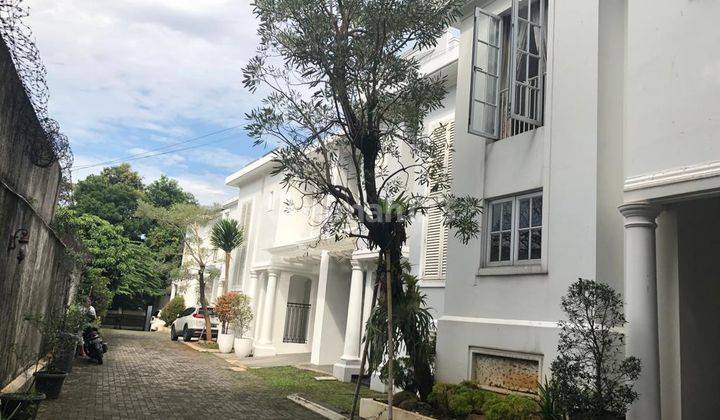 Rumah Townhouse di Kemang Bebas Banjir Dekat Pusat Perbelanjaan