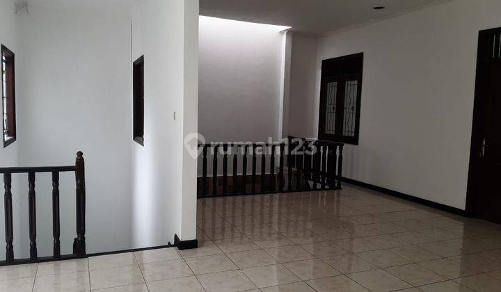 Rumah 2 Lantai di Tebet Barat Dalam Jalan 2 Mobil Dalam Komplek 2