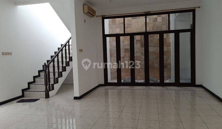Rumah 2 Lantai di Tebet Barat Dalam Jalan 2 Mobil Dalam Komplek 7