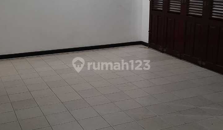 Rumah 2 Lantai di Tebet Barat Dalam Jalan 2 Mobil Dalam Komplek 9