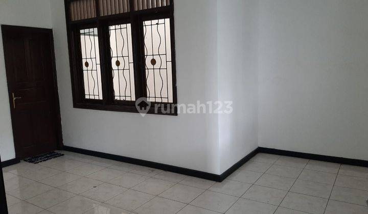Rumah 2 Lantai di Tebet Barat Dalam Jalan 2 Mobil Dalam Komplek 13