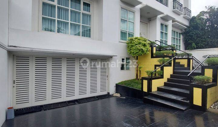 Rumah Mewah American Classic di Patra Kuningan Jakarta Selatan