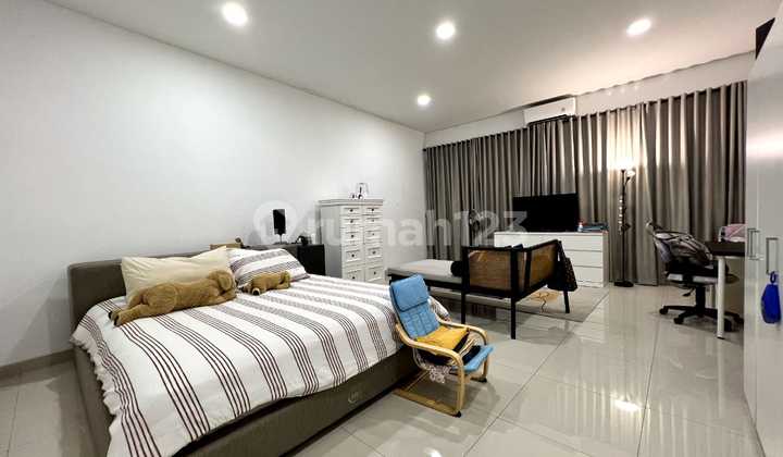 Rumah Scandivaian Dengan Private Lift di Kemang Security 24 Jam  3