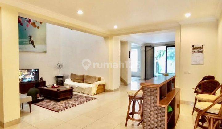 Rumah 2 Lantai Di Kemang Barat, Jakarta Selatan Private Pool  Shm 4