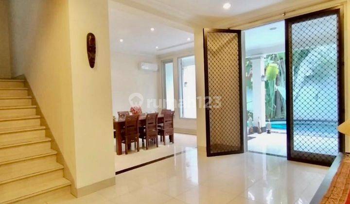 Rumah 2 Lantai Di Kemang Barat, Jakarta Selatan Private Pool  Shm 5