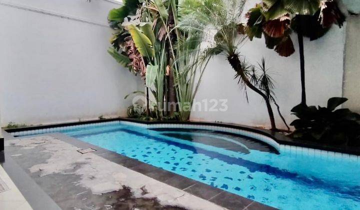 Rumah 2 Lantai Di Kemang Barat, Jakarta Selatan Private Pool  Shm 7