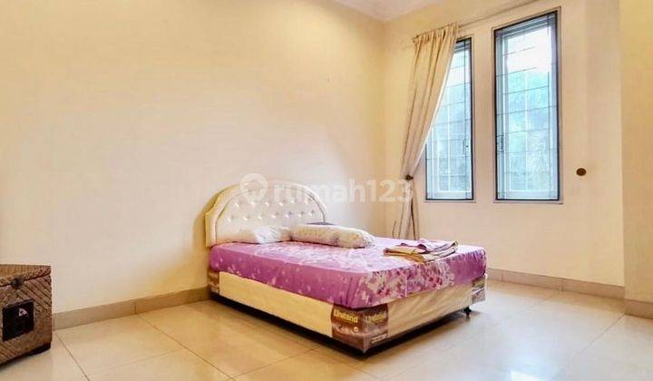 Rumah 2 Lantai Di Kemang Barat, Jakarta Selatan Private Pool  Shm 11