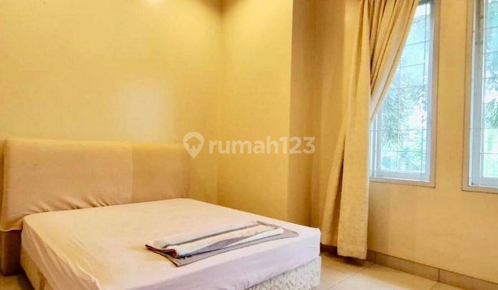 Rumah 2 Lantai Di Kemang Barat, Jakarta Selatan Private Pool  Shm 12