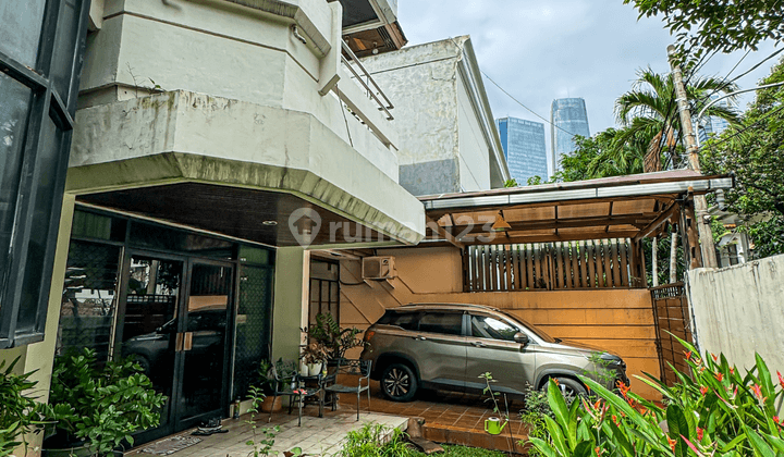 Rumah 2 Lantai Butuh Renovasi di Kuningan, Jakarta Selatan 1