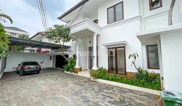 Rumah 2 Lantai Bagus SHM di Kemang, Jakarta Selatan 1