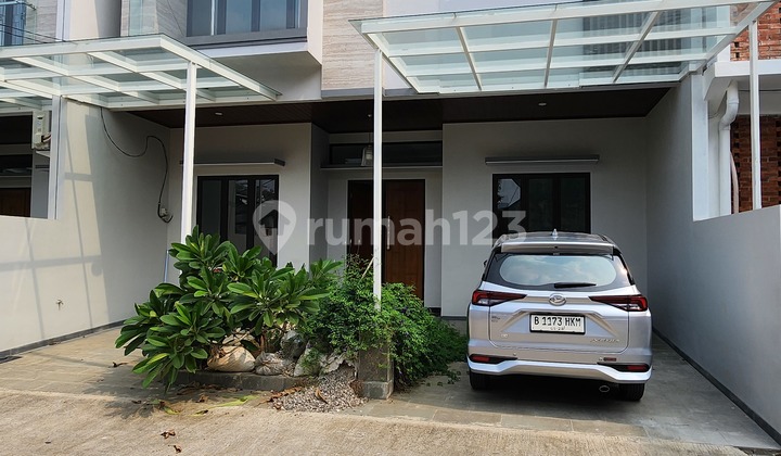Rumah Baru 2 Lantai di Kebayoran Baru , Jakarta Selatan bisa KPR 2