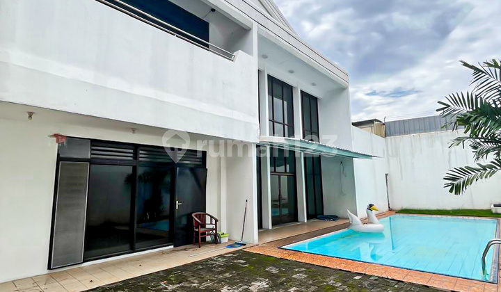 Rumah 2 Lantai di Bangka Kemang Jakarta Selatan Private Pool SHM