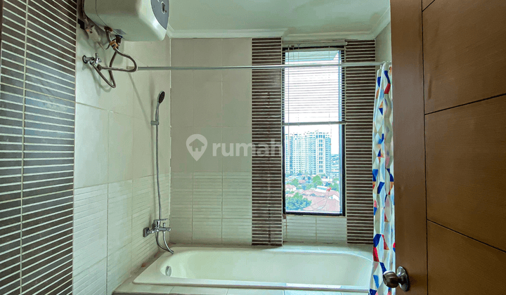 Hamptons Park 3br Pondok Indah View Pool Ada Balkon Furnished 2