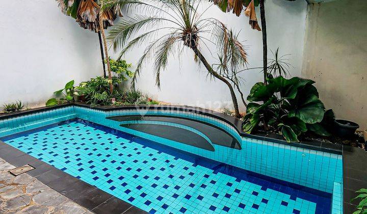 Rumah 2 Lantai Di Kemang Barat, Jakarta Selatan Private Pool  Shm 2