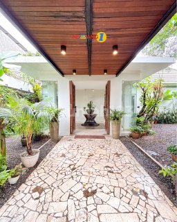 Rumah Mewah Megah Vibes Bali di Jagakarsa Halaman Luas Rindah Rumah Mewah Megah Vibes Bali di Jagakarsa Halaman Luas Rindah